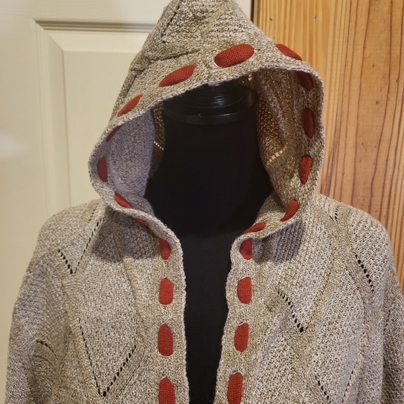 Very soft long, argyle wheat colored cadigan sweater with orange accents. Size M - Picture 2 of 7